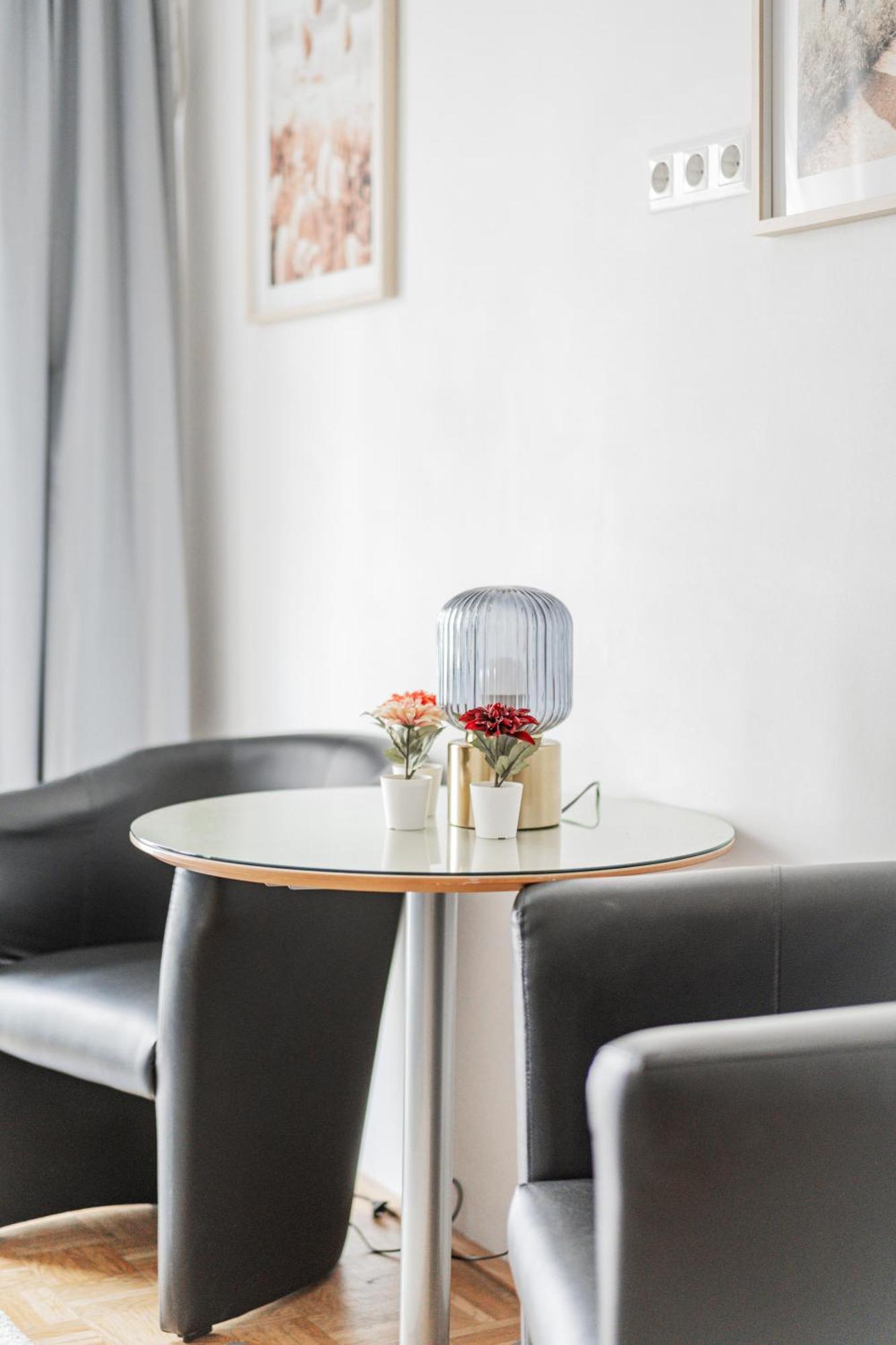 Studio Next To Karlskirche #17 Apartman Bécs Kültér fotó